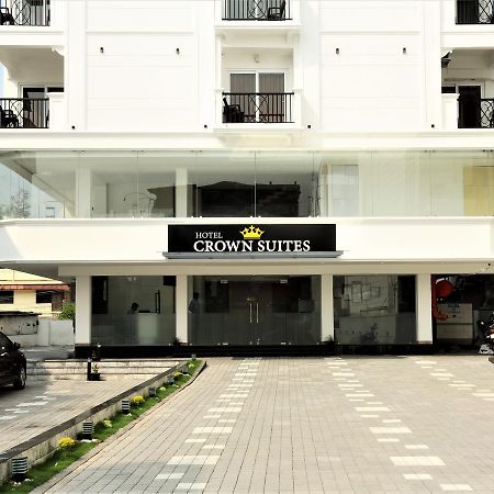 Hotel Crown Suites Kochi Esterno foto