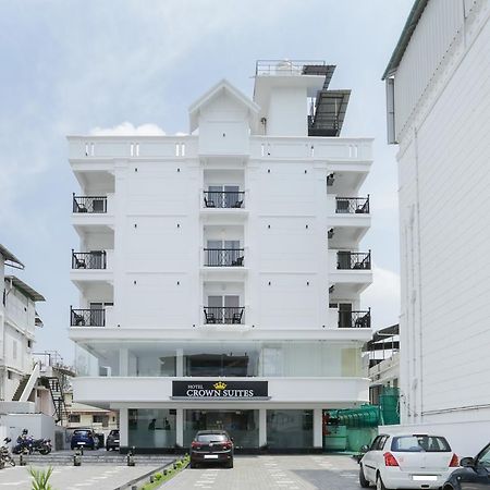 Hotel Crown Suites Kochi Esterno foto