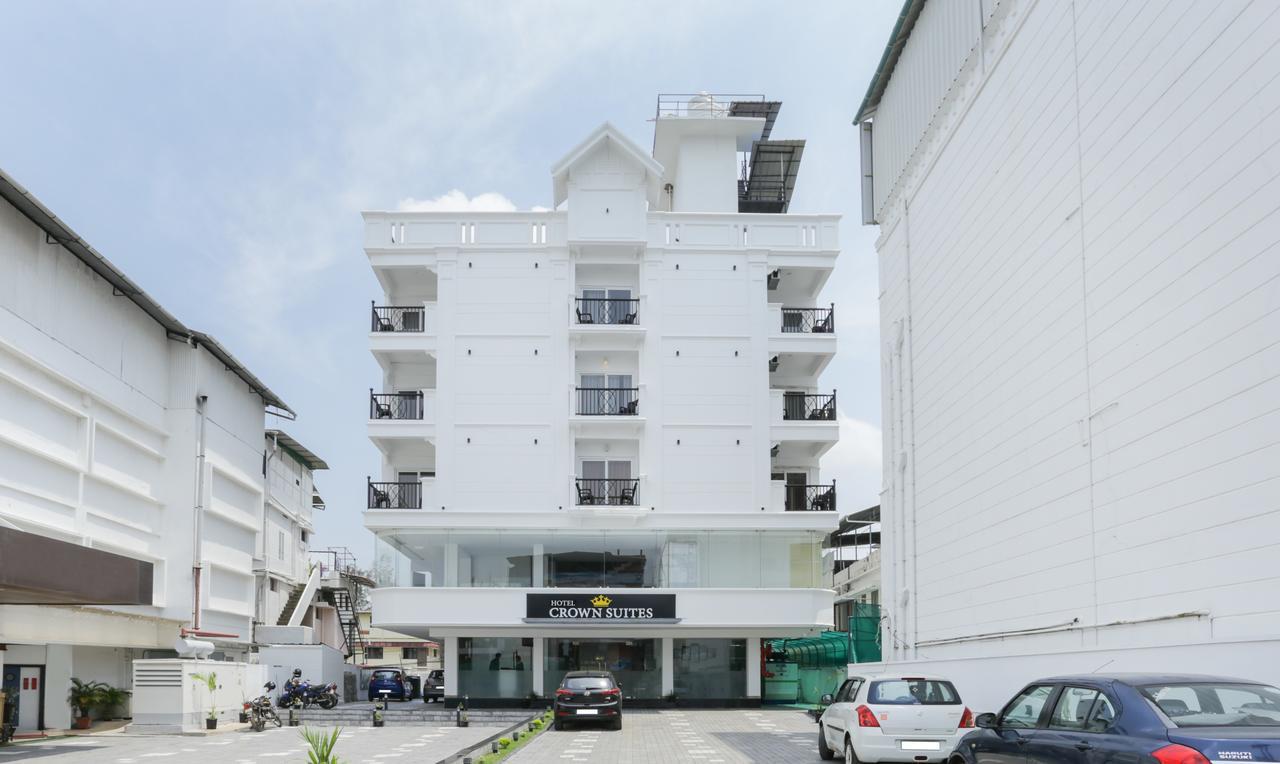 Hotel Crown Suites Kochi Esterno foto