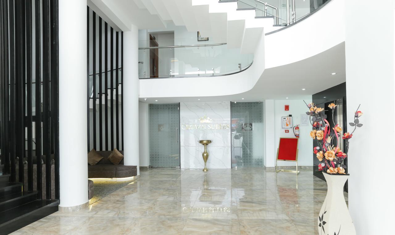 Hotel Crown Suites Kochi Esterno foto