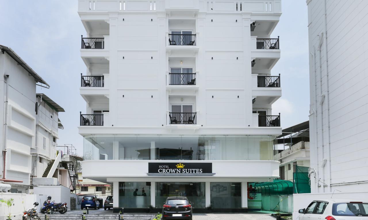 Hotel Crown Suites Kochi Esterno foto