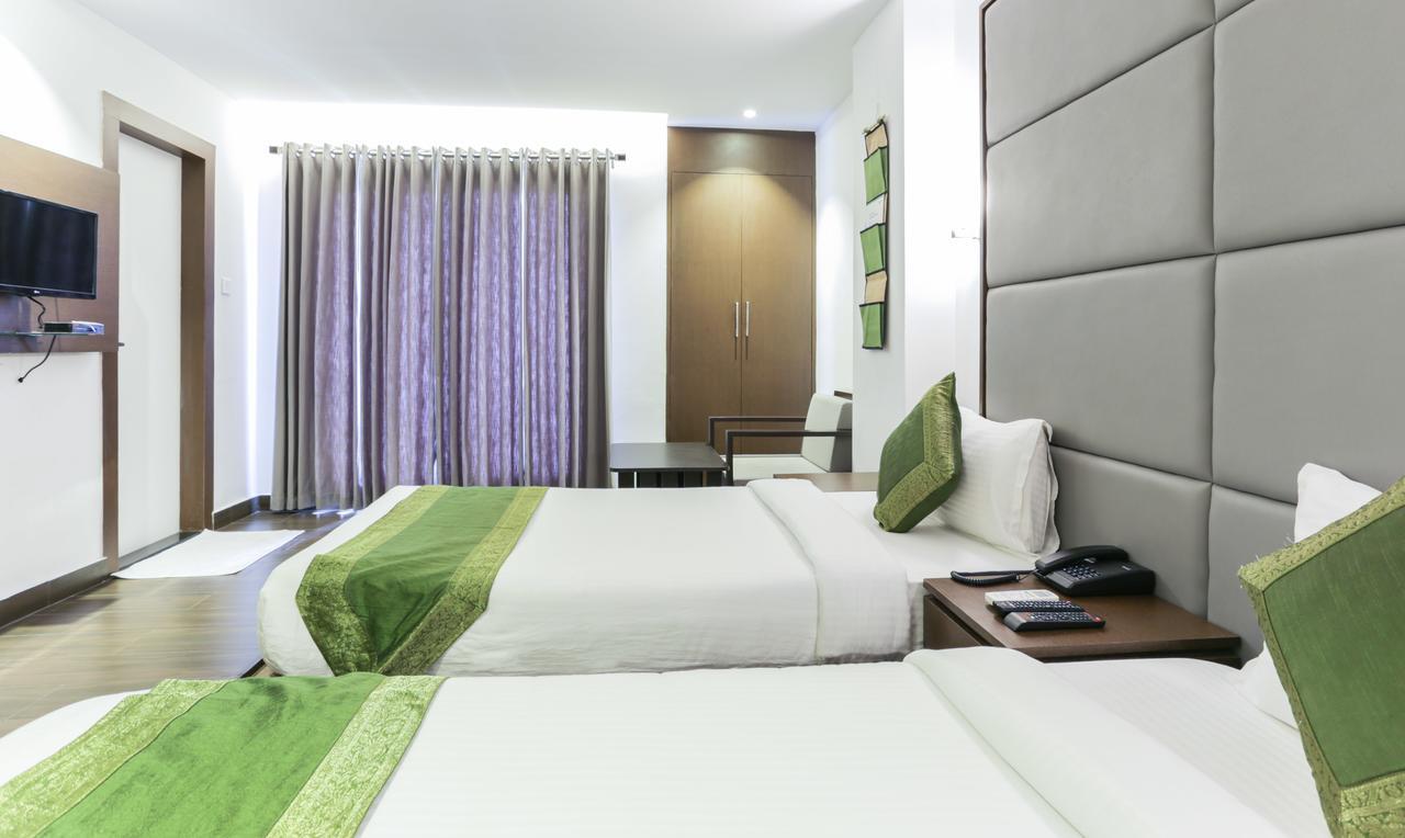 Hotel Crown Suites Kochi Esterno foto