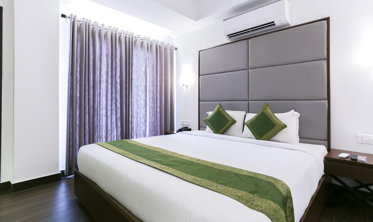 Hotel Crown Suites Kochi Esterno foto