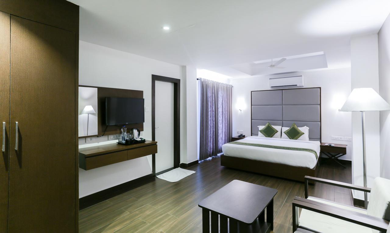 Hotel Crown Suites Kochi Esterno foto