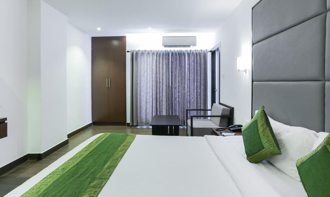 Hotel Crown Suites Kochi Esterno foto