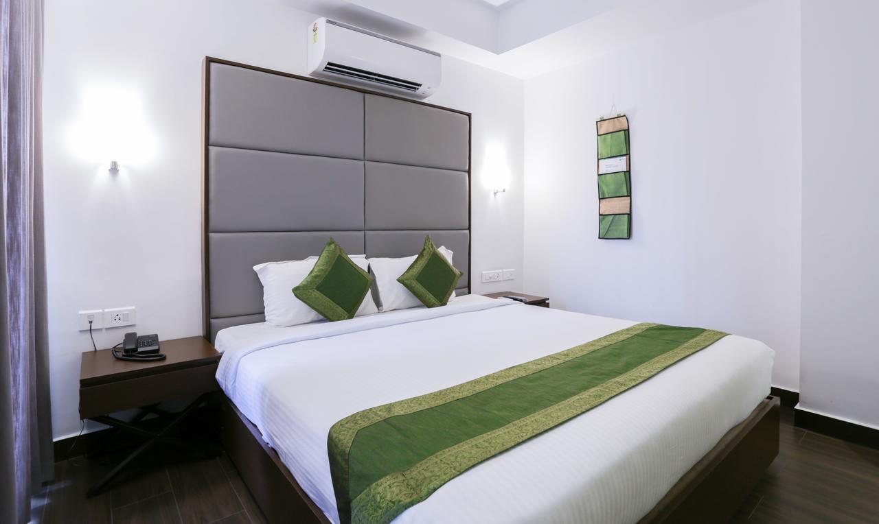Hotel Crown Suites Kochi Esterno foto