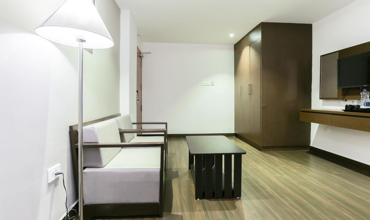 Hotel Crown Suites Kochi Esterno foto