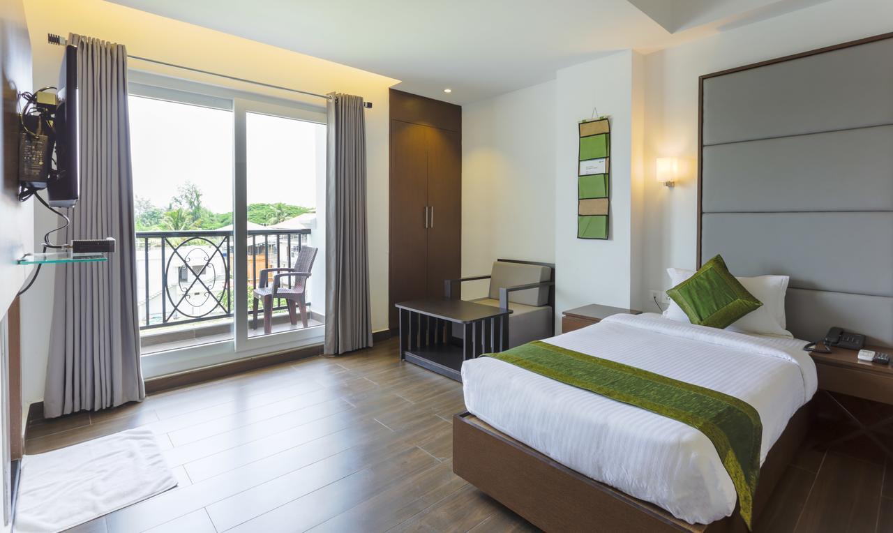 Hotel Crown Suites Kochi Esterno foto