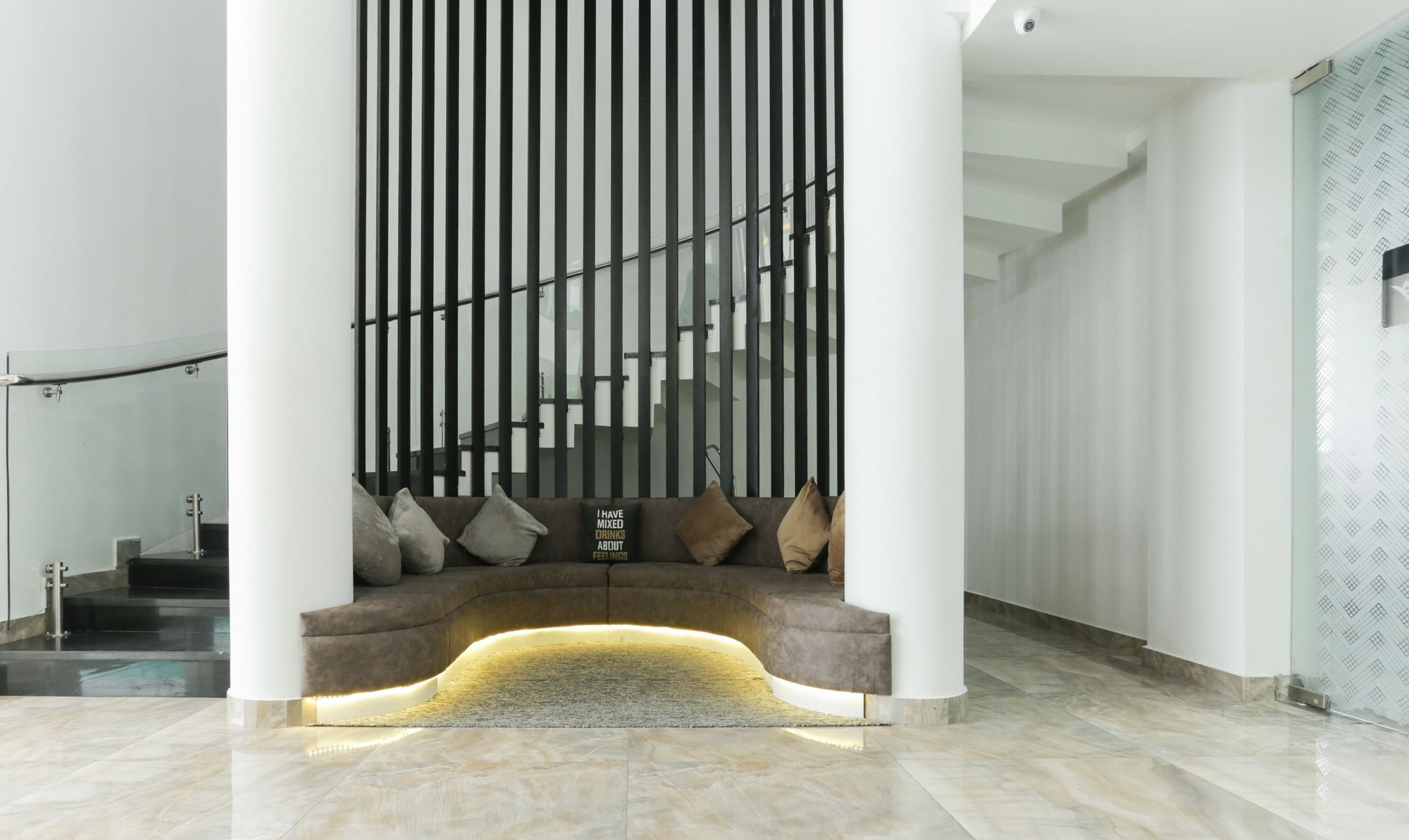 Hotel Crown Suites Kochi Esterno foto