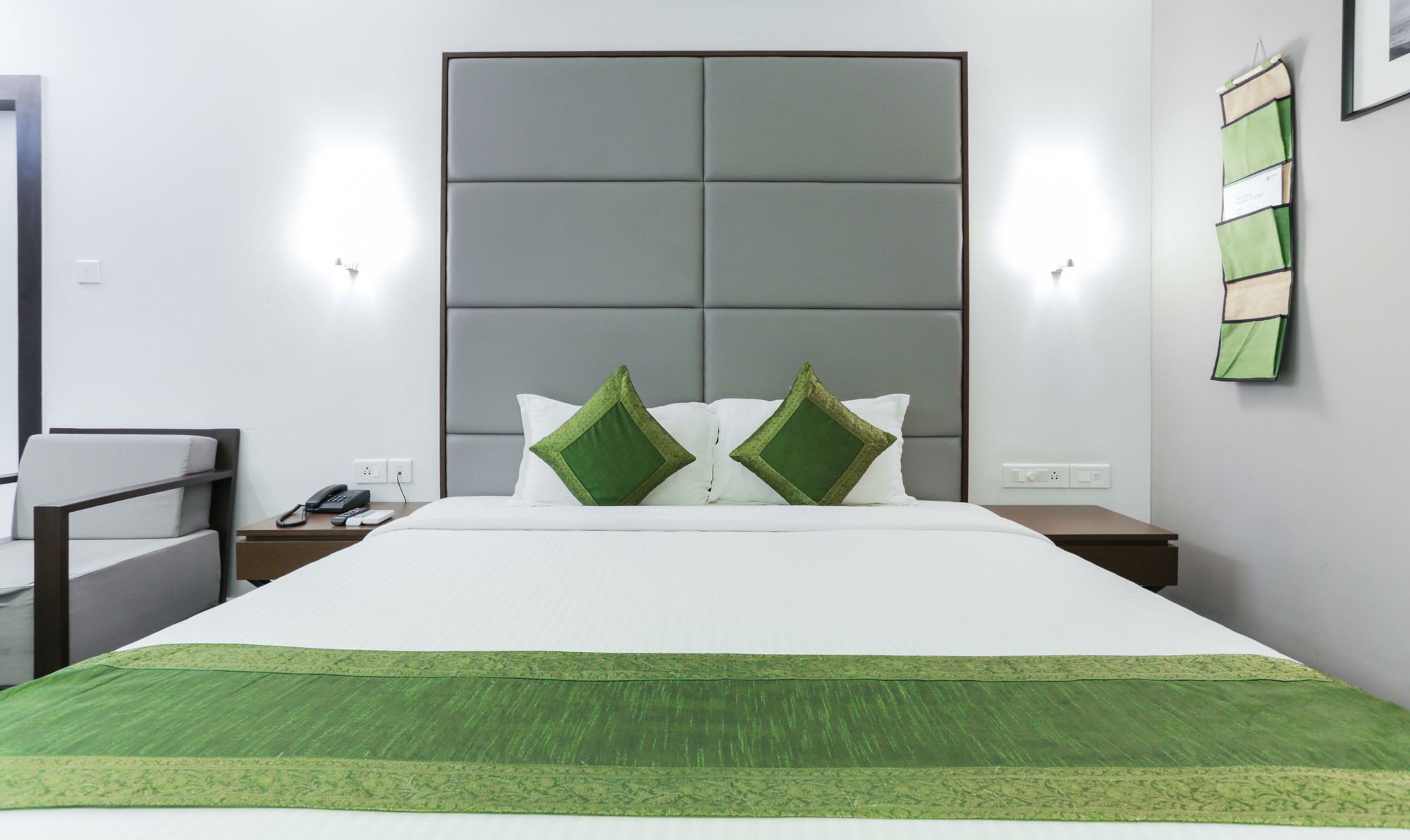 Hotel Crown Suites Kochi Esterno foto